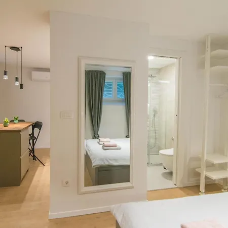 Apartamento Without Kitchen And Romiru Split