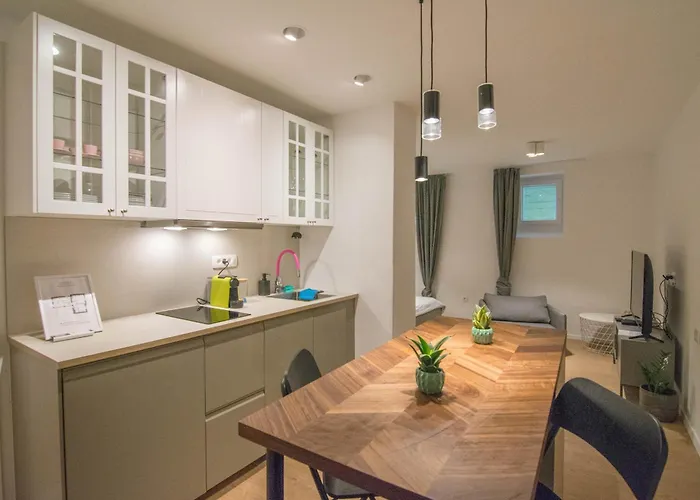 Apartman Without Kitchen And Romiru *